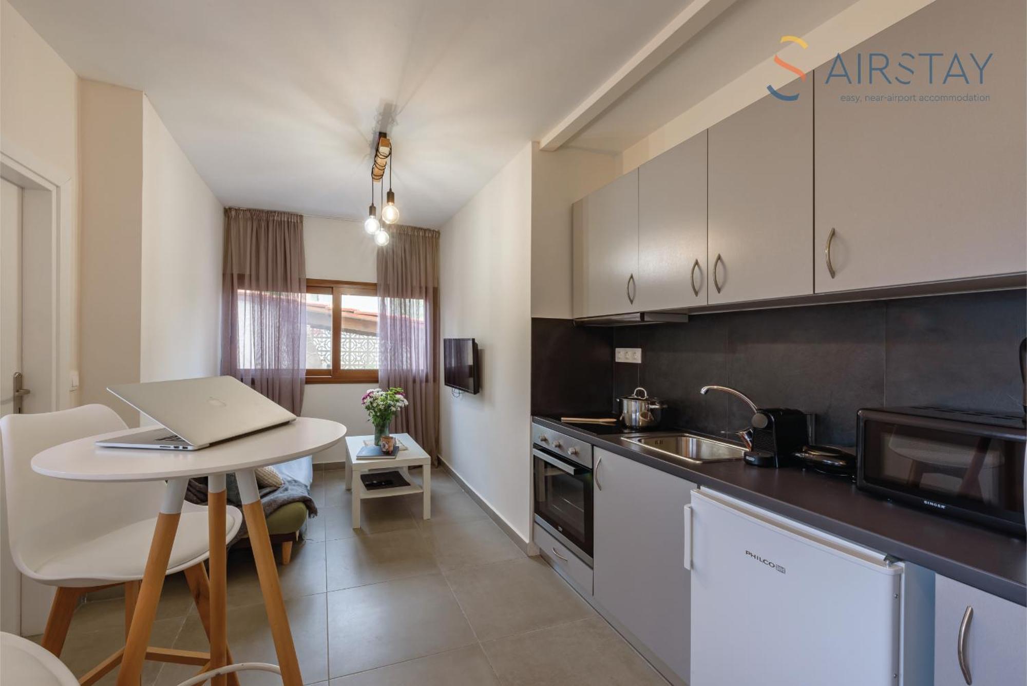 Ryze Apartments Airport By Airstay Луца Экстерьер фото