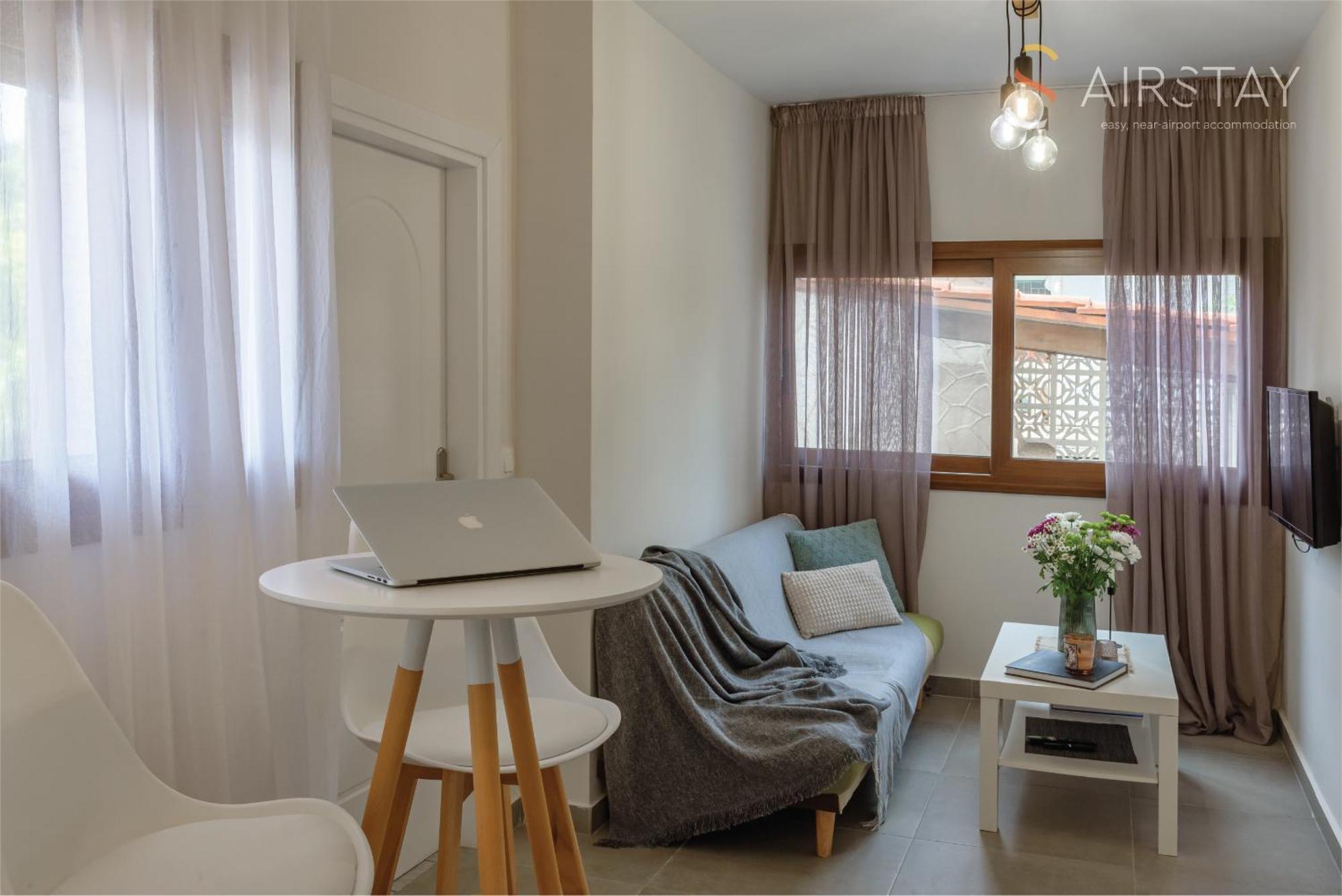 Ryze Apartments Airport By Airstay Луца Экстерьер фото