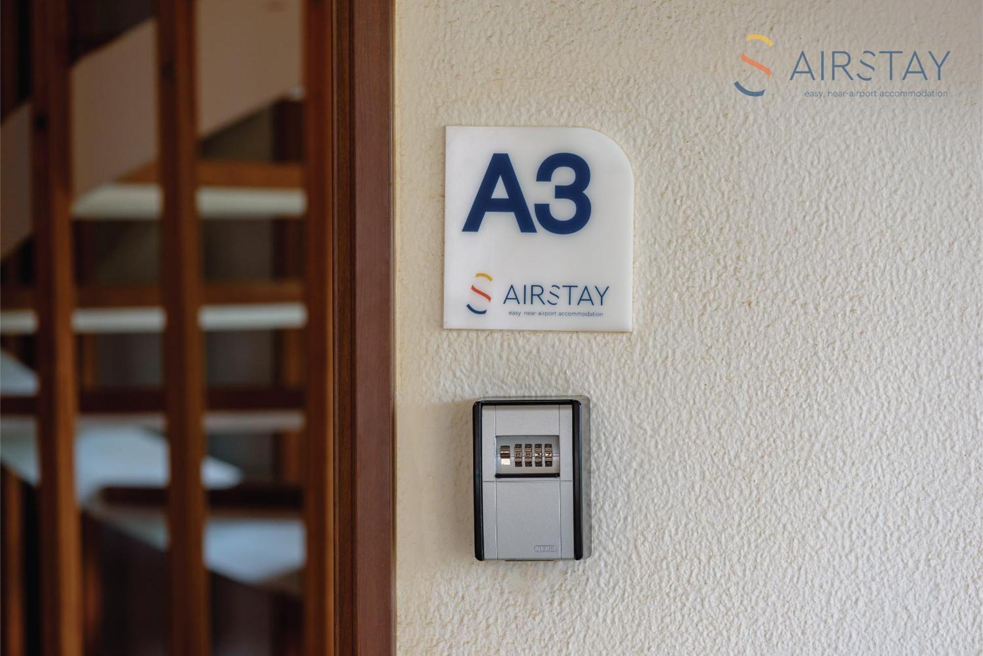 Ryze Apartments Airport By Airstay Луца Экстерьер фото