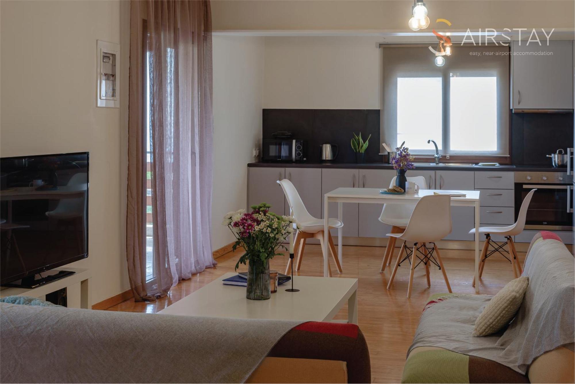 Ryze Apartments Airport By Airstay Луца Экстерьер фото
